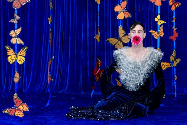 &Mu;ί&alpha; &Tau;&Rho;&Iota;&Kappa;&Upsilon;&Mu;&Iota;&Alpha; &Sigma;&tau;&omicron; &iota;&sigma;&tau;&omicron;&rho;&iota;&kappa;ό &Theta;έ&alpha;&tau;&rho;&omicron; &Mu;&omicron;&upsilon;&sigma;&omicron;ύ&rho;&eta; &tau;&eta;&sigmaf; &pi;&lambda;&alpha;&tau;&epsilon;ί&alpha;&sigmaf; &Kappa;&alpha;&rho;ύ&tau;&sigma;&eta;