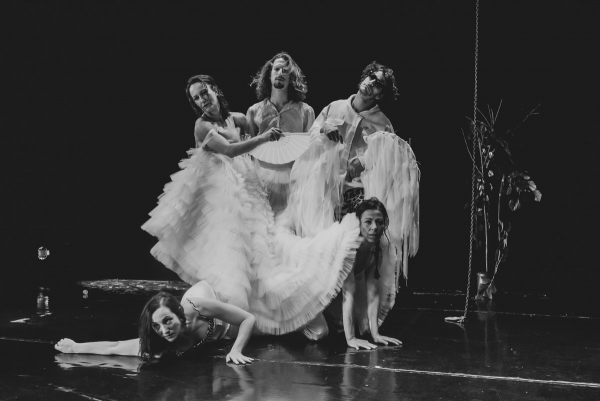 Titin &Eta; &alpha;&nu;&tau;&alpha;&rho;&sigma;ί&alpha; &tau;&omega;&nu; &Alpha;&gamma;&gamma;έ&lambda;&omega;&nu;