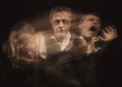 Συνέντευξη του Θανάση Κουρλαμπά με αφορμή την παράσταση "Άνθρωπος χωρίς όνομα" που ανεβαίνει στο  Θέατρο Αποθήκη