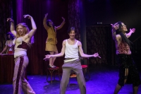 &Omicron;&mu;ά&delta;&alpha; 4Frontal  &laquo;&Mu;&pi;&lambda;&epsilon; &kappa;&alpha;&sigma;&tau;ό&rho;&iota;&nu;&alpha; &pi;&alpha;&pi;&omicron;ύ&tau;&sigma;&iota;&alpha;&raquo;