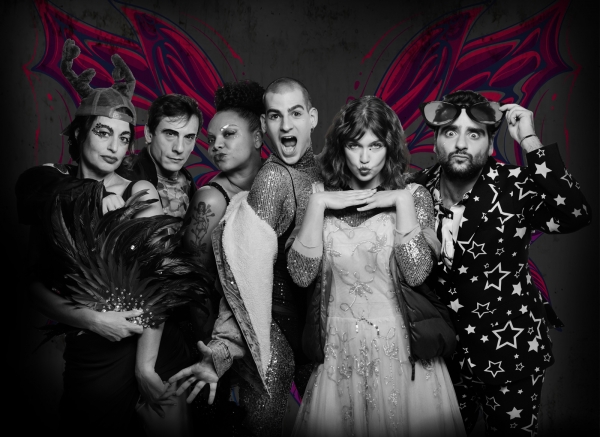 &Omicron; &Kappa;&omega;&nu;&sigma;&tau;&alpha;&nu;&tau;ί&nu;&omicron;&sigmaf; &Rho;ή&gamma;&omicron;&sigmaf; &alpha;&nu;&epsilon;&beta;ά&zeta;&epsilon;&iota; &tau;&eta; &nu;έ&alpha; &tau;&omicron;&upsilon; &pi;&alpha;&rho;ά&sigma;&tau;&alpha;&sigma;&eta; &sigma;&tau;&omicron; &Theta;έ&alpha;&tau;&rho;&omicron; &tau;&omicron;&upsilon; &Nu;έ&omicron;&upsilon; &Kappa;ό&sigma;&mu;&omicron;&upsilon; || &Pi;&rho;&epsilon;&mu;&iota;έ&rho;&alpha;: &Pi;&alpha;&rho;&alpha;&sigma;&kappa;&epsilon;&upsilon;ή 10 &Phi;&epsilon;&beta;&rho;&omicron;&upsilon;&alpha;&rho;ί&omicron;&upsilon;