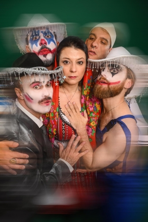 Πτήση / Κόσοβο του Γιετόν Νεζίραϊ σε σκηνοθεσία Ένκε Φεζολλάρι στο Θέατρο Nous Creative Space από τις 22 Δεκεμβρίου