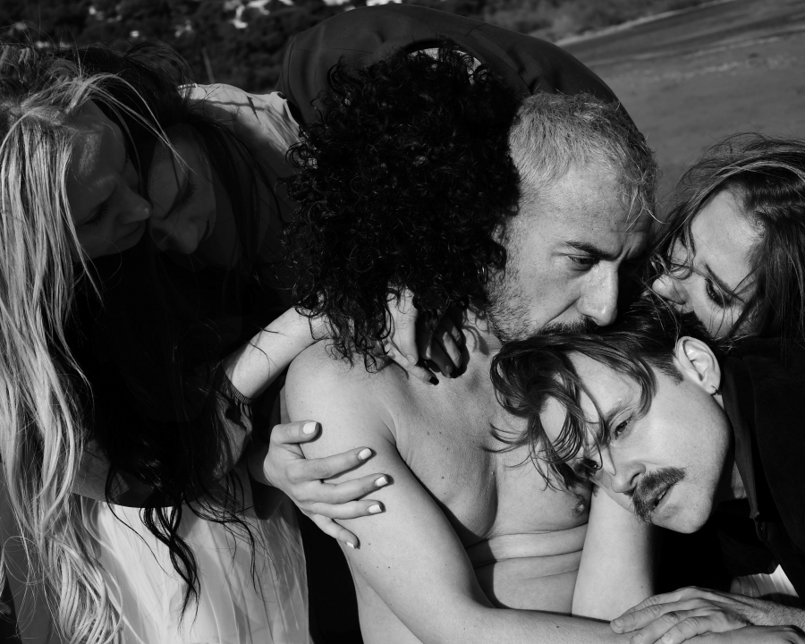 &Tau;&alpha; &kappa;ύ&mu;&alpha;&tau;&alpha; &tau;&eta;&sigmaf; &Beta;&iota;&rho;&tau;&zeta;ί&nu;&iota;&alpha; &Gamma;&omicron;&upsilon;&lambda;&phi;, | &Sigma;&kappa;&eta;&nu;&omicron;&theta;&epsilon;&sigma;ί&alpha; Έ&nu;&kappa;&epsilon; &Phi;&epsilon;&zeta;&omicron;&lambda;&lambda;ά&rho;&iota; | &sigma;&tau;&omicron; &Theta;έ&alpha;&tau;&rho;&omicron; Noūs- Creative space | &alpha;&pi;ό 16/4