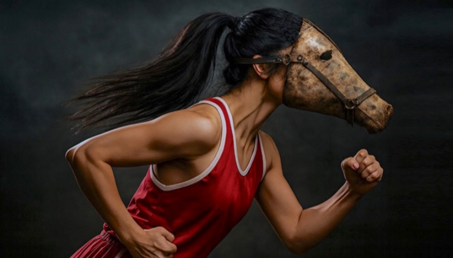 &Epsilon;ί&delta;&alpha;&mu;&epsilon; &sigma;&tau;&omicron; &theta;έ&alpha;&tau;&rho;&omicron; &Epsilon;&nu; &Alpha;&theta;ή&nu;&alpha;&iota;&sigmaf; &tau;&eta;&nu; &pi;&alpha;&rho;ά&sigma;&tau;&alpha;&sigma;&eta; &Sigma;&kappa;&omicron;&tau;ώ&nu;&omicron;&upsilon;&nu; &tau;' ά&lambda;&omicron;&gamma;&alpha; ό&tau;&alpha;&nu; &gamma;&epsilon;&rho;ά&sigma;&omicron;&upsilon;&nu;