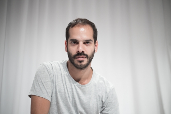 &Sigma;&upsilon;&nu;έ&nu;&tau;&epsilon;&upsilon;&xi;&eta; &tau;&omicron;&upsilon; &Lambda;&alpha;&zeta;ά&rho;&omicron;&upsilon; &Beta;&alpha;&rho;&tau;ά&nu;&eta; &sigma;&tau;&omicron; &theta;&epsilon;&alpha;&tau;&rho;&omicron;.gr &mu;&epsilon; &alpha;&phi;&omicron;&rho;&mu;ή &tau;&eta;&nu; &pi;&alpha;&rho;ά&sigma;&tau;&alpha;&sigma;&eta; "&Omicron; &Eta;&lambda;ί&alpha;&sigmaf;, &omicron; &pi;&rho;ώ&tau;&omicron;&sigmaf; &gamma;ά&tau;&omicron;&sigmaf; &chi;&omicron;&rho;&epsilon;&upsilon;&tau;ή&sigmaf;"  &sigma;&tau;&omicron; &Theta;έ&alpha;&tau;&rho;&omicron; Ά&beta;&alpha;&tau;&omicron;&nu;.