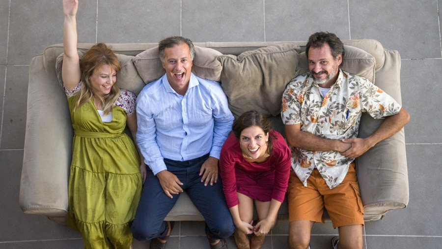 &laquo;&Nu;&alpha; &sigma;&omicron;&upsilon; &pi;&omega; &mu;&iota;&alpha; &iota;&sigma;&tau;&omicron;&rho;ί&alpha;&raquo;  &tau;&omicron;&upsilon; &Chi;ό&rho;&chi;&epsilon; &Mu;&pi;&omicron;&upsilon;&kappa;ά&iota;